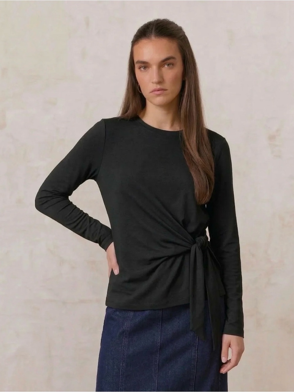 NWT Meli Side Tie T-Shirt Black Long-Sleeve size Medium Fame on Central